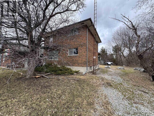 Photo du bâtiment - 915 Taunton Rd E