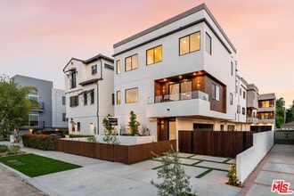 Building Photo - 4326 Serene Pl