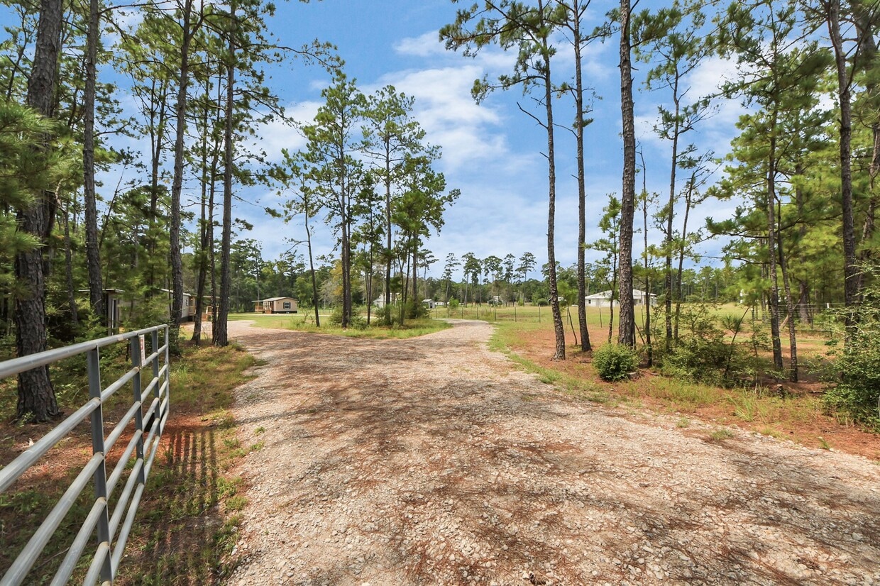 Building Photo - 1560 Brown Rd