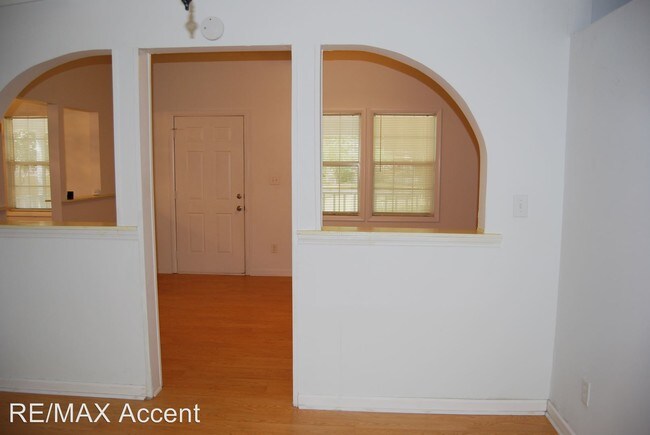 Building Photo - 521 Jerico Dr