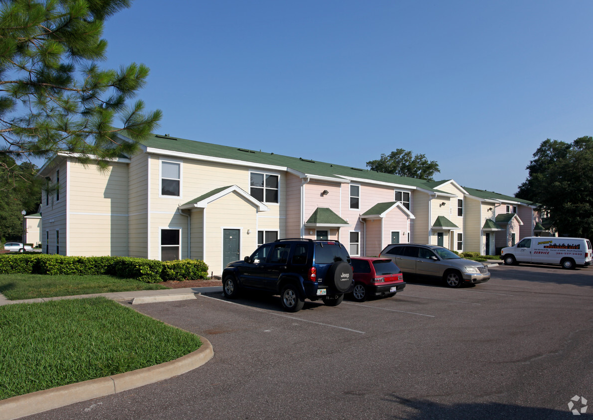 Foto principal - Enclave at Pine Oaks Apartments