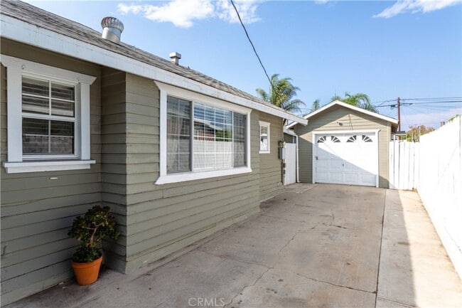 Photo - 1419 W 6th St House