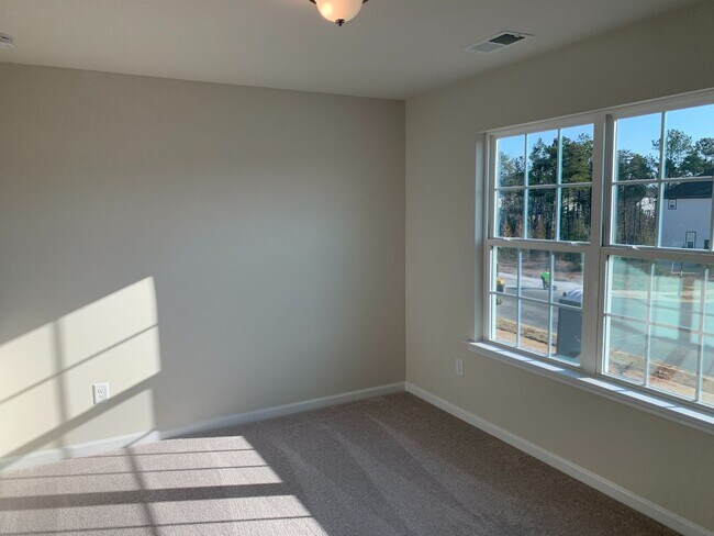 Building Photo - Resort life for your family in the Palisades!