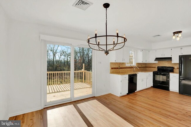 Foto del edificio - 5400 Curly Hill Rd