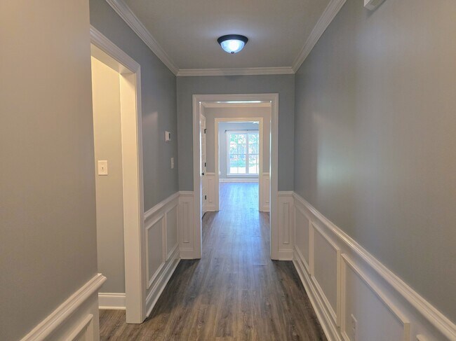 Building Photo - 3304 Alexandria Dr