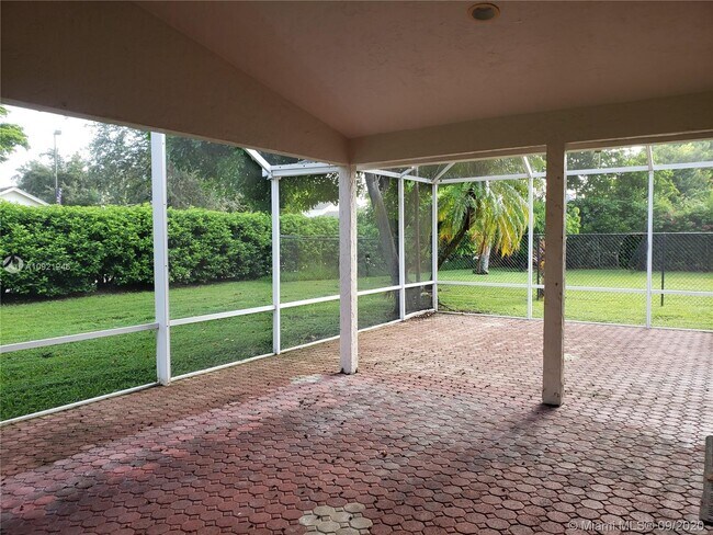 Foto del edificio - 2633 Oak Park Cir