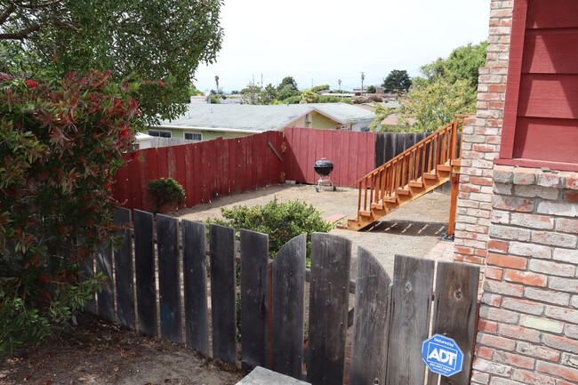 Building Photo - Great three bedroom home close to General ...