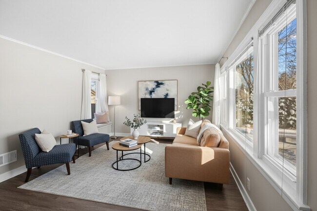 Foto del edificio - 5604 S Madison Ave