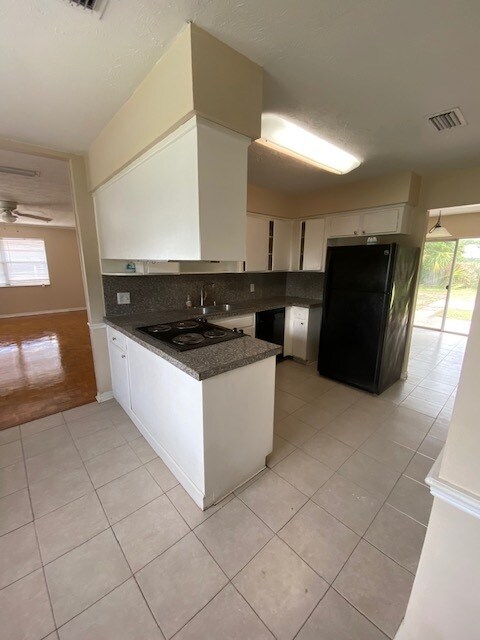 Foto del edificio - 517 Cody Dr