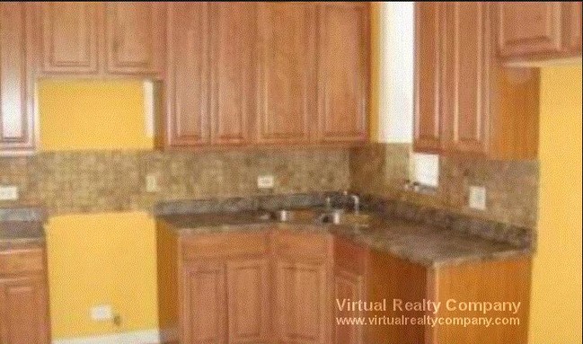 Building Photo - 3834 W Maypole Ave