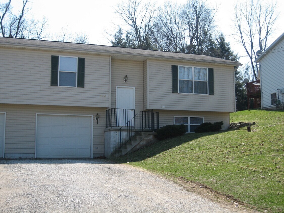 Primary Photo - 908 Allen Dr