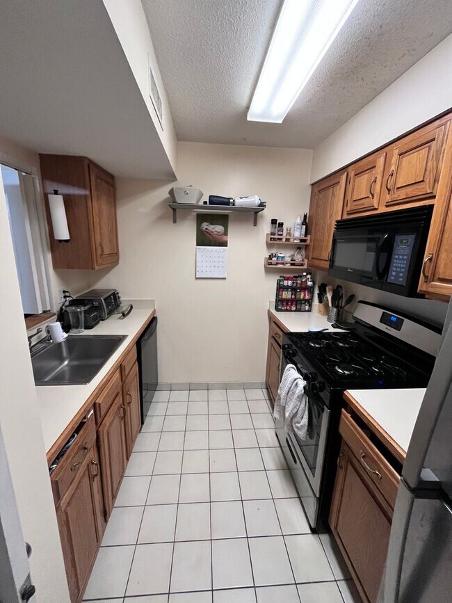 Building Photo - 2-Bed/2-Bath Allston-Brighton with Garage ...
