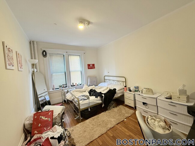 Building Photo - 452 Park Dr