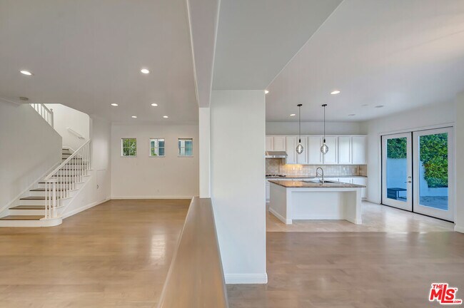 Foto del edificio - 24819 Cll Cedro