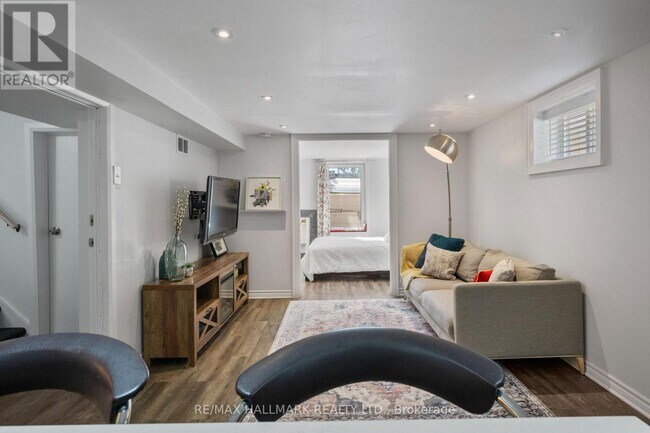 Building Photo - 19 Guild Hall Dr