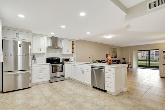 Foto del edificio - 4940 E Sabal Palm Blvd