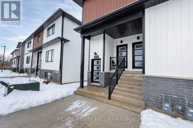 Photo du bâtiment - 615 - 4263 FOURTH AVENUE