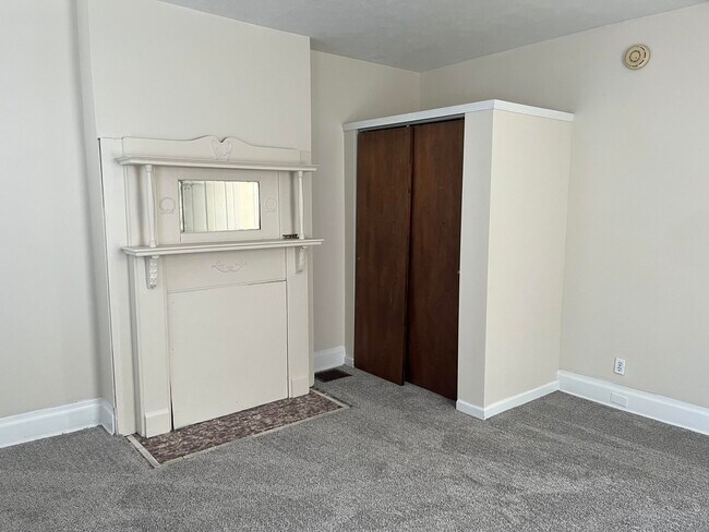 Building Photo - 844 Oak St