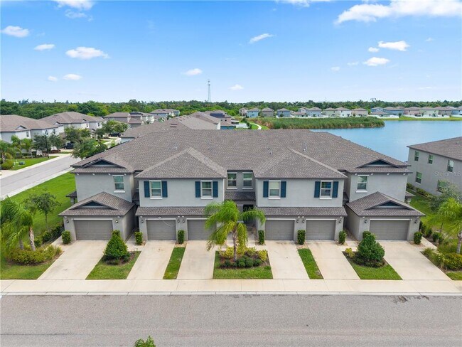 Building Photo - 724 Royal Empress Dr