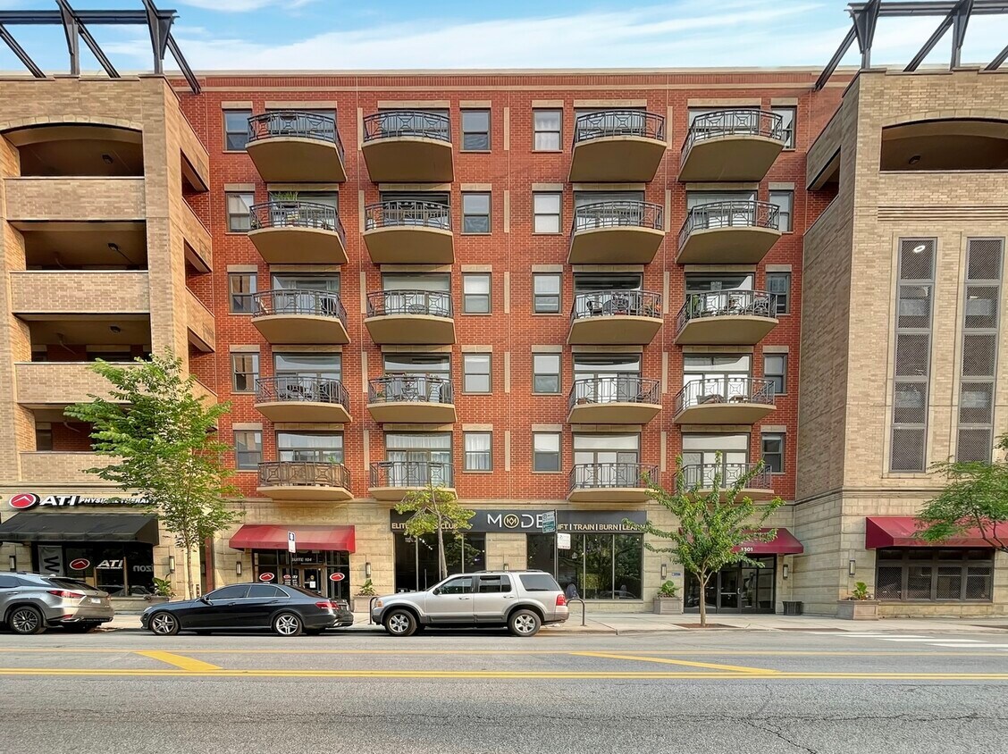 Primary Photo - 1301 W Madison St