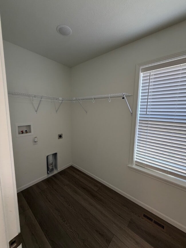 Building Photo - 188 E Sunset Cove Ln