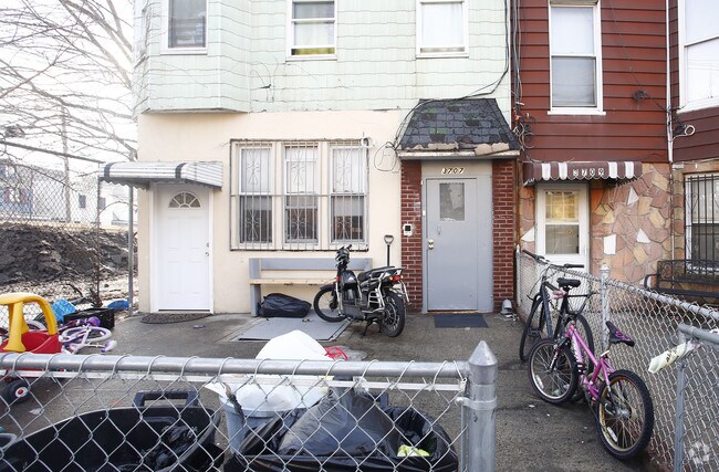 Building Photo - 3707 12th Ave