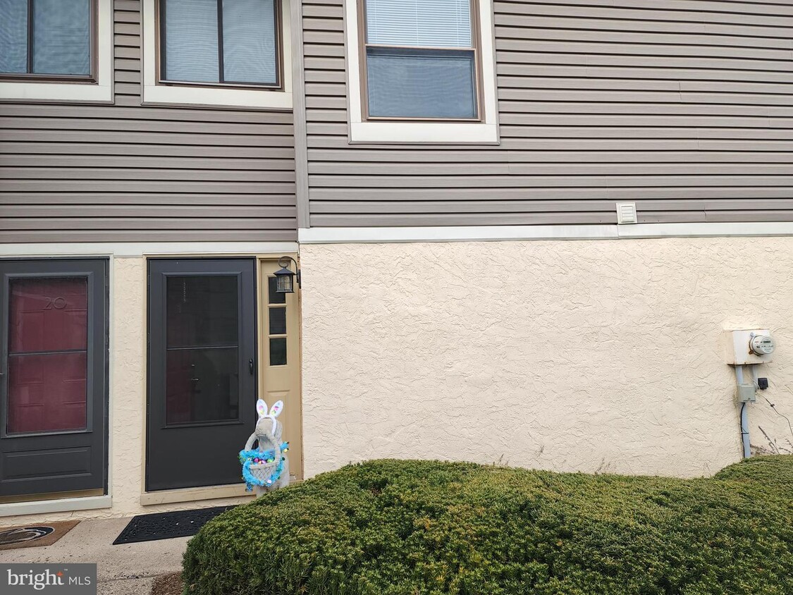 Primary Photo - 9 Ember Ln