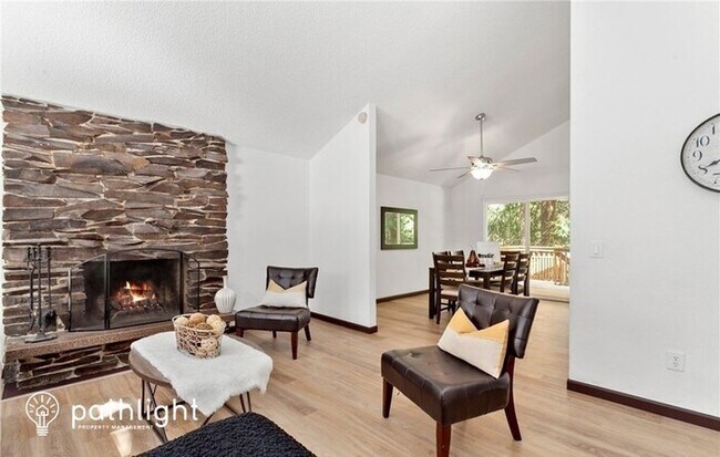 Foto del edificio - 8856 Ne Towne Court, Bremerton, WA, 98311