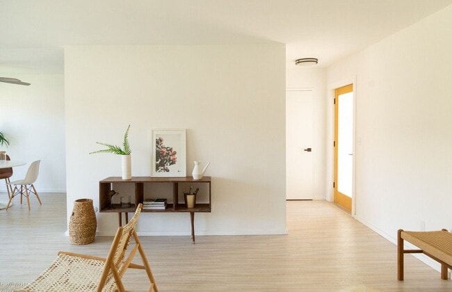 Building Photo - 1 br, 1 bath Apartment - 3761 Jasmine Ave