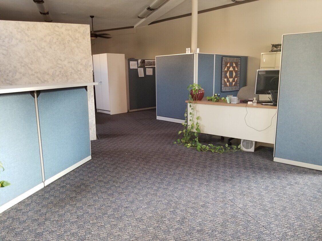 4601 W Beloit Rd Unit 1, West Milwaukee, WI 53214 Apartments in West Milwaukee, WI