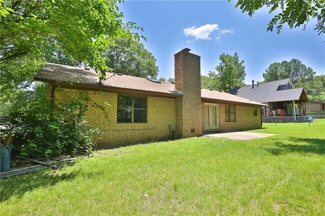 Building Photo - 2133 Loren Cir