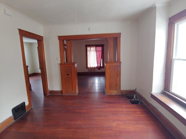 Building Photo - 208 W Newell St