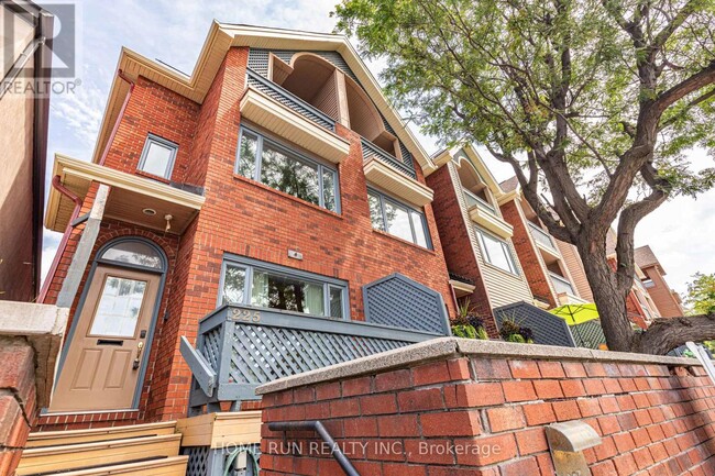 Building Photo - 225 Echo Dr