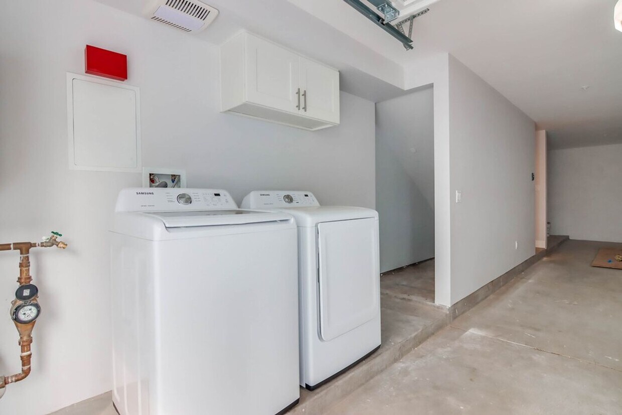 Foto principal - REZKO - E Street