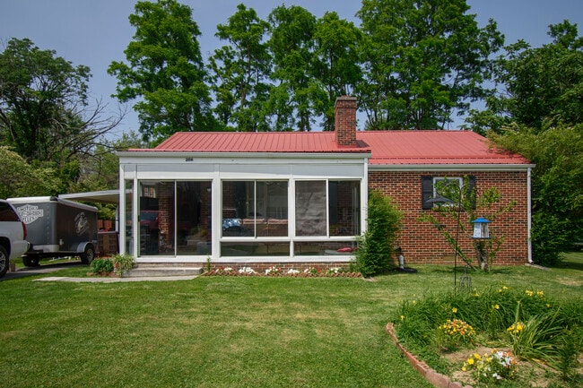 Photo - 206 Broce Dr House