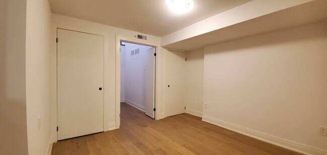 Photo du bâtiment - 710 Gerrard St E