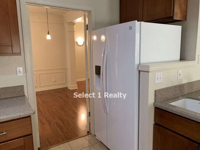 Building Photo - 4600 Golden Bear Dr