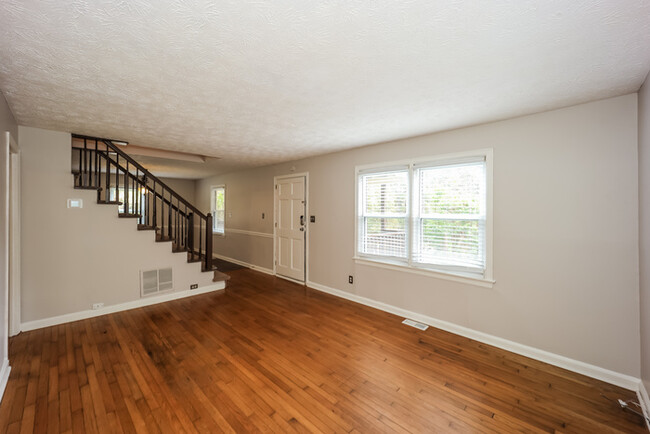 Building Photo - 3 Bedroom Atlanta Home
