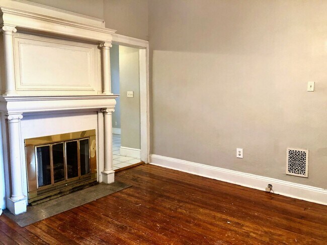 Foto del edificio - *** Shadyside Duplex Apartment * Pet Friendly * Spacious & Renovated * Available Now * Modern Fin...