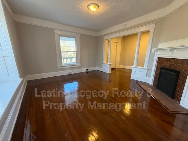 Foto del edificio - 3410 Old Greensboro Rd