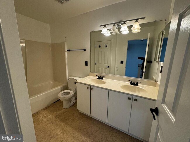 Foto del edificio - 8315 Township Dr