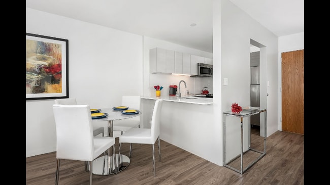 Photo - 442 E Ohio St Apartment