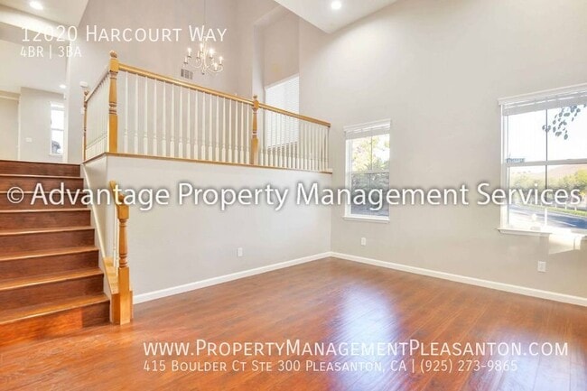Foto del edificio - Beautiful 4 Bed, 3 Bath, 2,346 sq. ft. Tow...