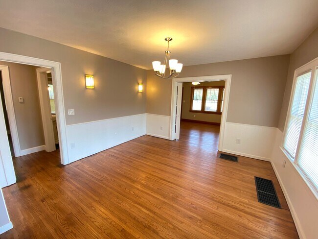 Building Photo - 345 Dana Ave