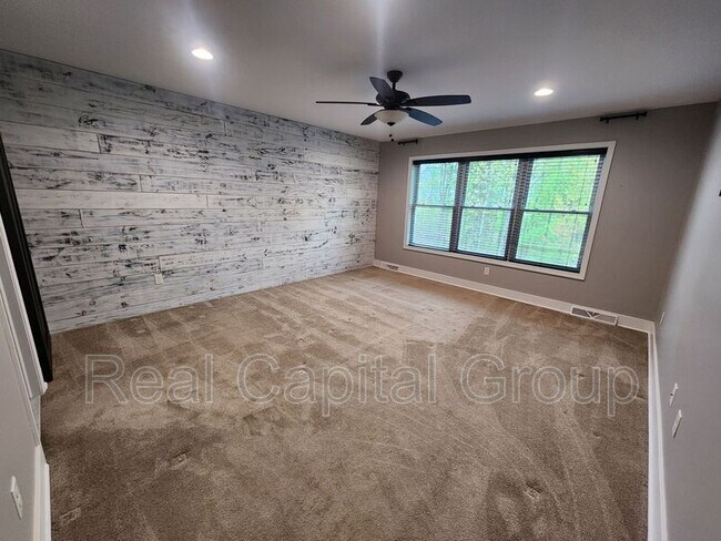 Foto del edificio - 40 Haywood Ln