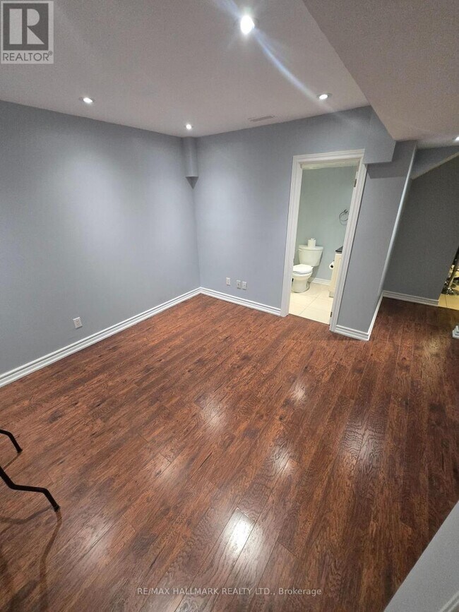 Building Photo - 35 Campwood Cres