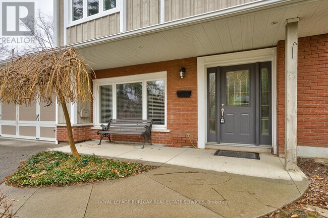 Building Photo - 5 Bayview Ave