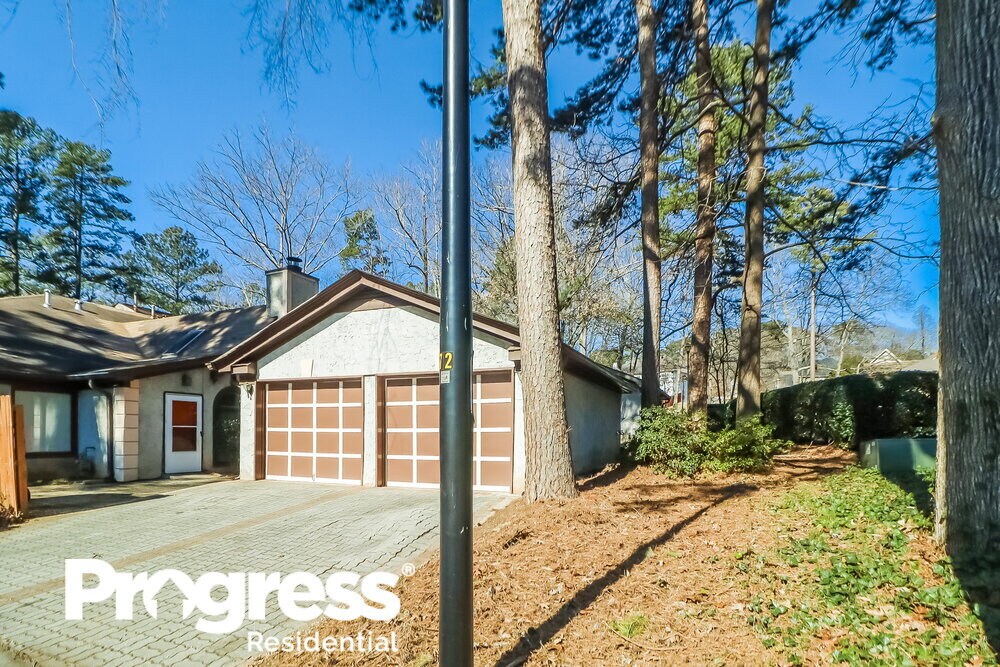 5091 Highland Hills Ct, Stone Mountain, GA 30088 House Rental in
