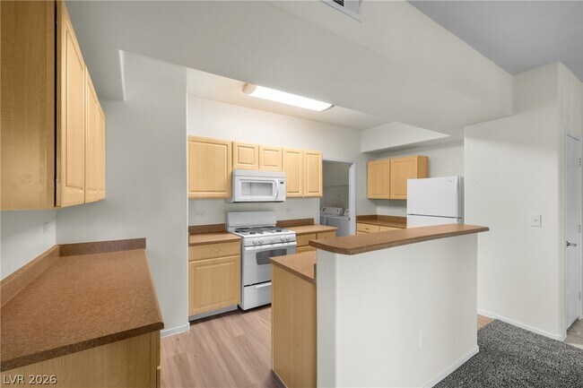Foto del edificio - 8250 N Grand Canyon Dr
