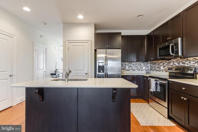 Foto del edificio - 18830 Bethpage Dr